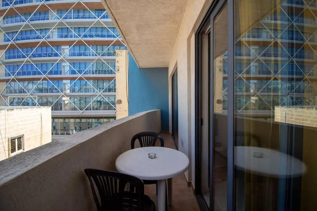 Modern Apt In The Heart Of Maltese Nightlife سانت جوليان 0*,